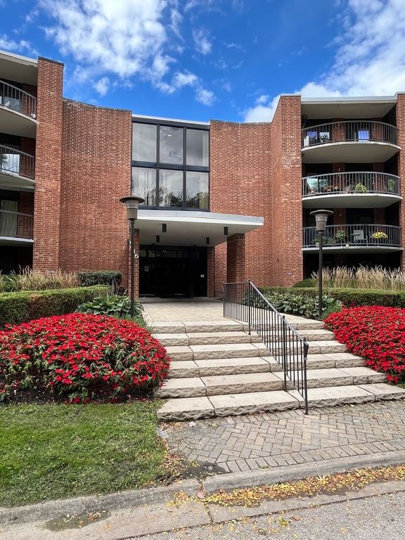 1615 E Central Road 422-C, Arlington Heights, IL 60005 — exterior