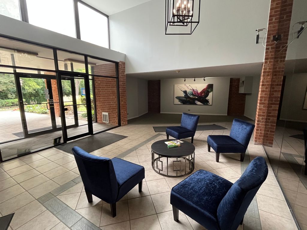 1615 E Central Road 422-C, Arlington Heights, IL 60005 — photo 2
