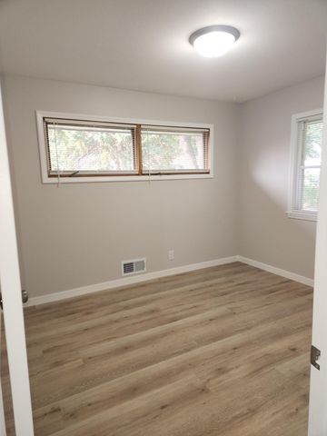 500 Bennett Drive NE, Fridley, MN 55432