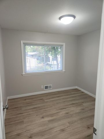 500 Bennett Drive NE, Fridley, MN 55432