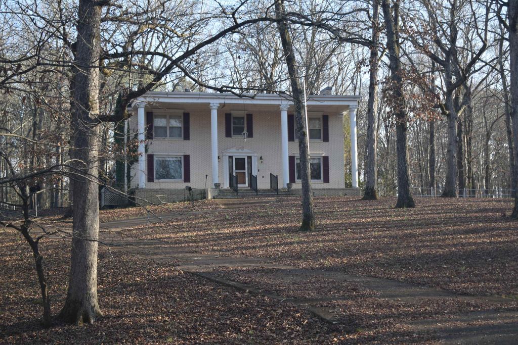 101 BOB ST, Selmer, TN 38375