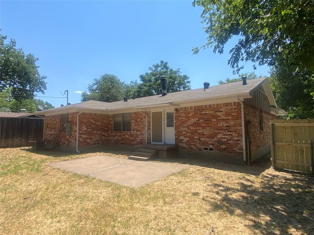 323 Royal Avenue, Duncanville, TX 75137