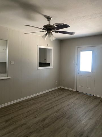 323 Royal Avenue, Duncanville, TX 75137