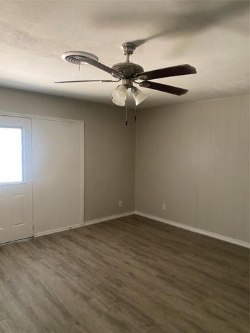 323 Royal Avenue, Duncanville, TX 75137