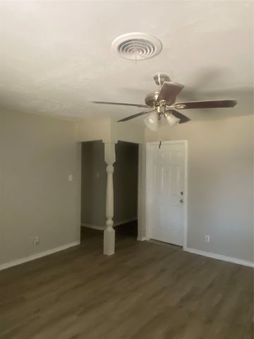 323 Royal Avenue, Duncanville, TX 75137