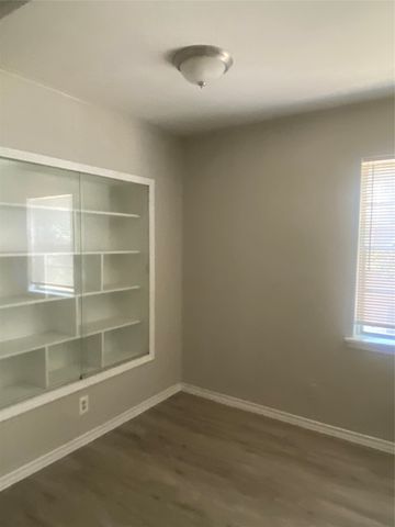 323 Royal Avenue, Duncanville, TX 75137