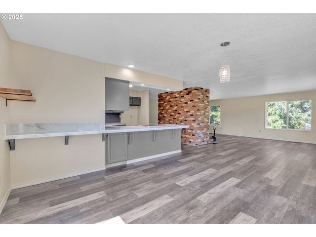 267 MOUNTAIN VIEW St, Glide, OR 97443