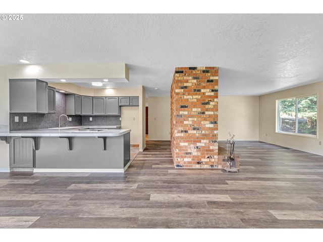 267 MOUNTAIN VIEW St, Glide, OR 97443