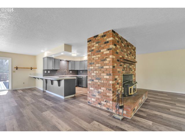 267 MOUNTAIN VIEW St, Glide, OR 97443