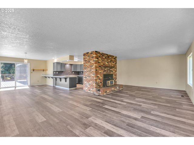 267 MOUNTAIN VIEW St, Glide, OR 97443