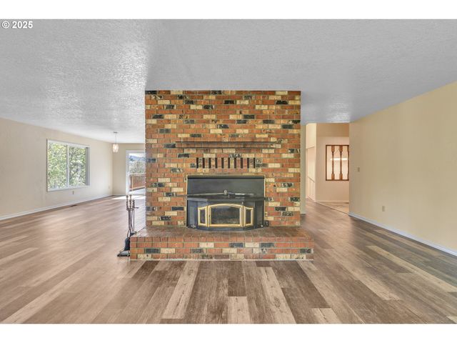 267 MOUNTAIN VIEW St, Glide, OR 97443