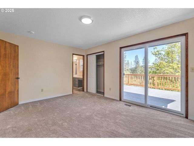 267 MOUNTAIN VIEW St, Glide, OR 97443