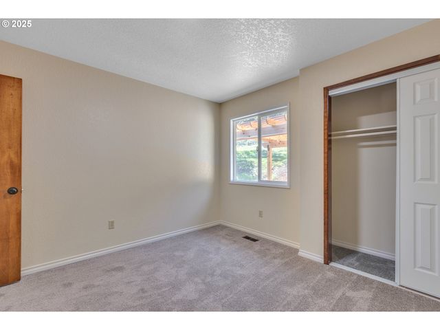 267 MOUNTAIN VIEW St, Glide, OR 97443