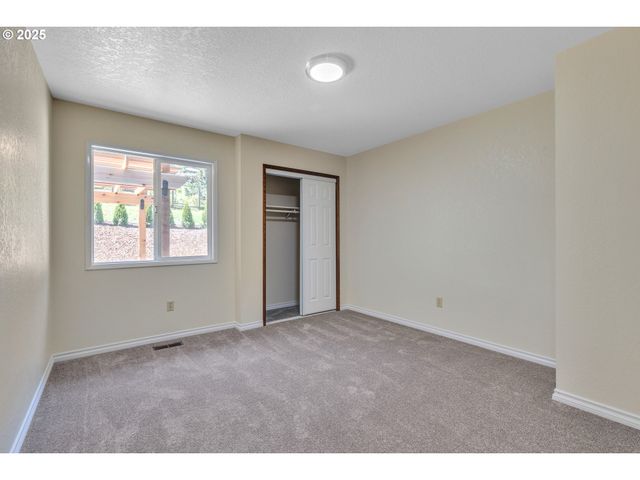 267 MOUNTAIN VIEW St, Glide, OR 97443