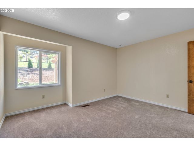 267 MOUNTAIN VIEW St, Glide, OR 97443