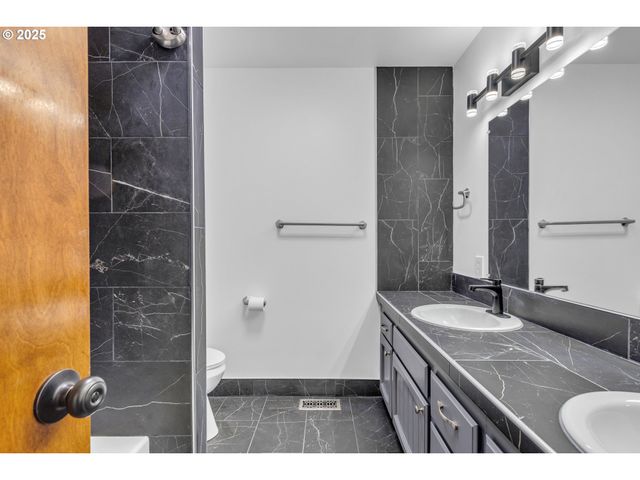 267 MOUNTAIN VIEW St, Glide, OR 97443
