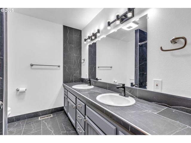 267 MOUNTAIN VIEW St, Glide, OR 97443