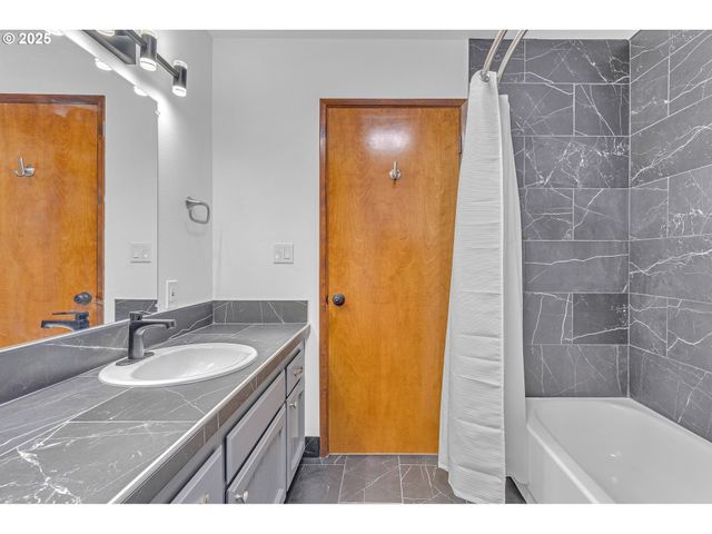267 MOUNTAIN VIEW St, Glide, OR 97443