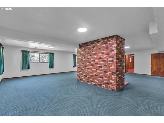 267 MOUNTAIN VIEW St, Glide, OR 97443