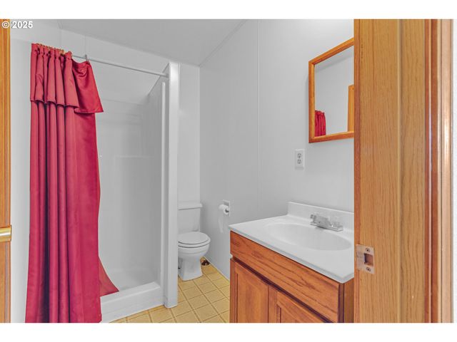 267 MOUNTAIN VIEW St, Glide, OR 97443