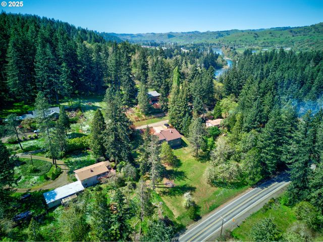 267 MOUNTAIN VIEW St, Glide, OR 97443
