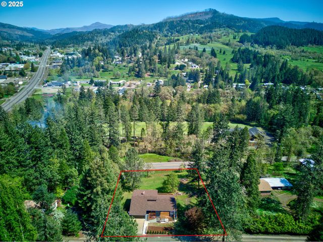 267 MOUNTAIN VIEW St, Glide, OR 97443