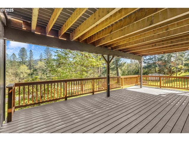 267 MOUNTAIN VIEW St, Glide, OR 97443
