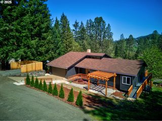 267 MOUNTAIN VIEW St, Glide, OR 97443