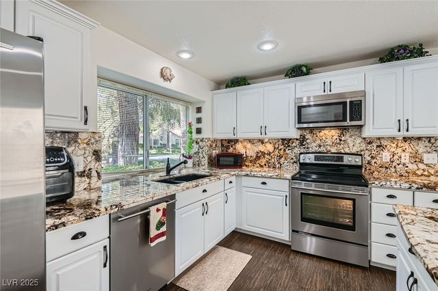 7068 Bright Springs Court, Las Vegas, NV 89113