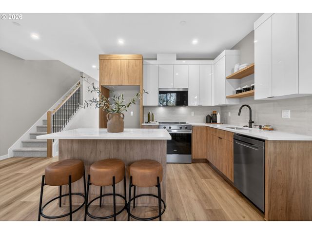 15611 Se MEADOWLARK Ln, Milwaukie, OR 97267