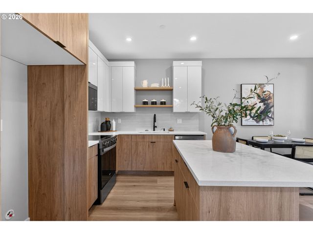 15611 Se MEADOWLARK Ln, Milwaukie, OR 97267