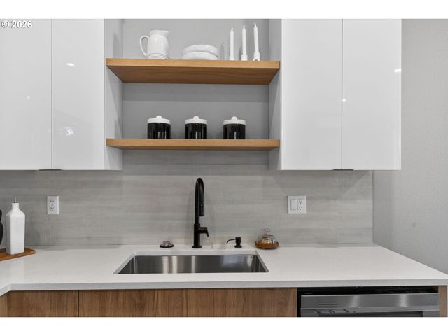 15611 Se MEADOWLARK Ln, Milwaukie, OR 97267