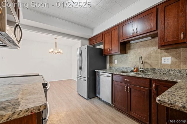 29792 City Center Drive, Warren, MI 48093