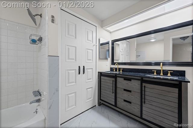 29792 City Center Drive, Warren, MI 48093