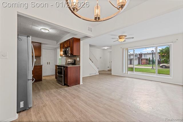 29792 City Center Drive, Warren, MI 48093