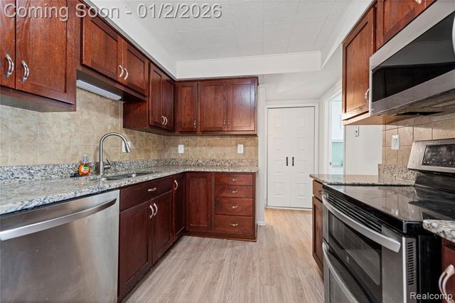 29792 City Center Drive, Warren, MI 48093