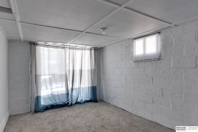 4546 N 41st Street, Omaha, NE 68111