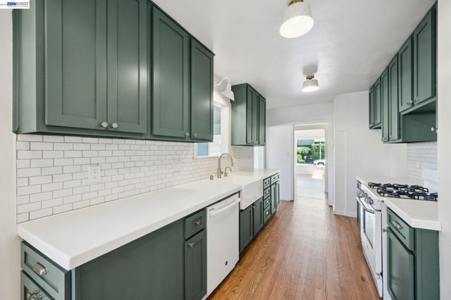 1813 High St, Alameda, CA 94501