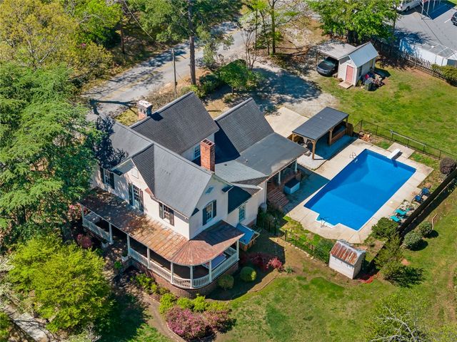 208 S Tugaloo Street, Walhalla, SC 29691