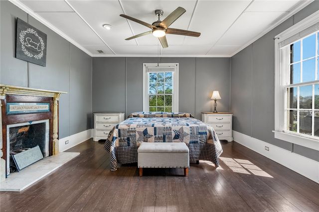 208 S Tugaloo Street, Walhalla, SC 29691