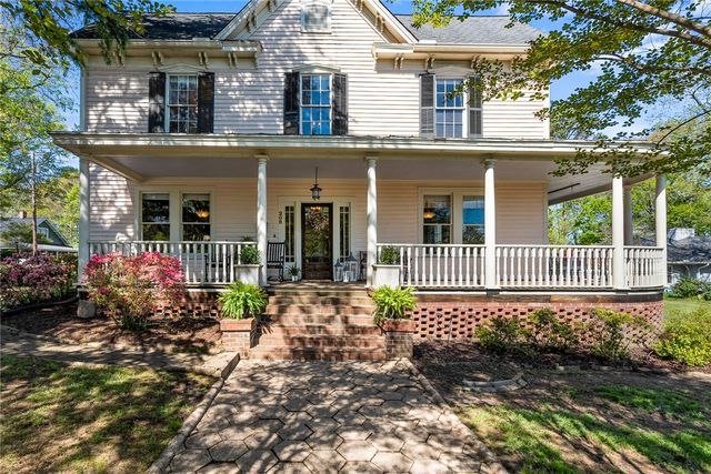208 S Tugaloo Street, Walhalla, SC 29691