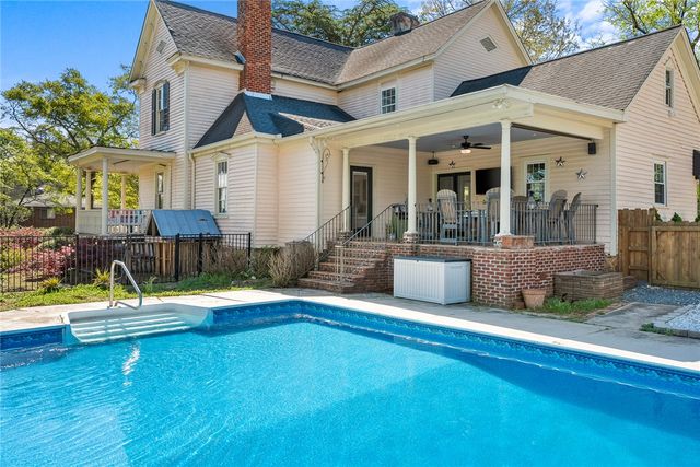 208 S Tugaloo Street, Walhalla, SC 29691