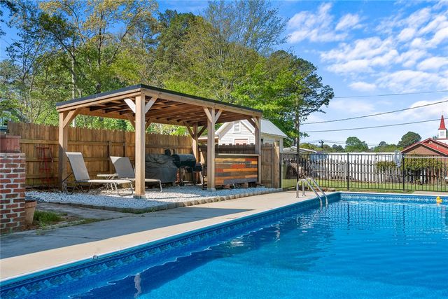 208 S Tugaloo Street, Walhalla, SC 29691