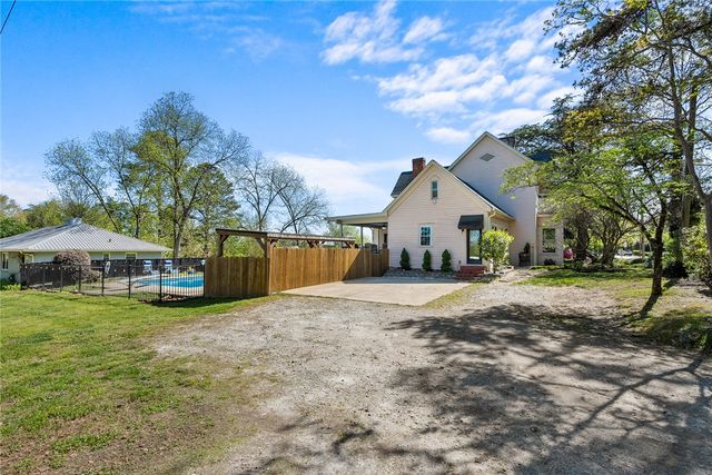 208 S Tugaloo Street, Walhalla, SC 29691