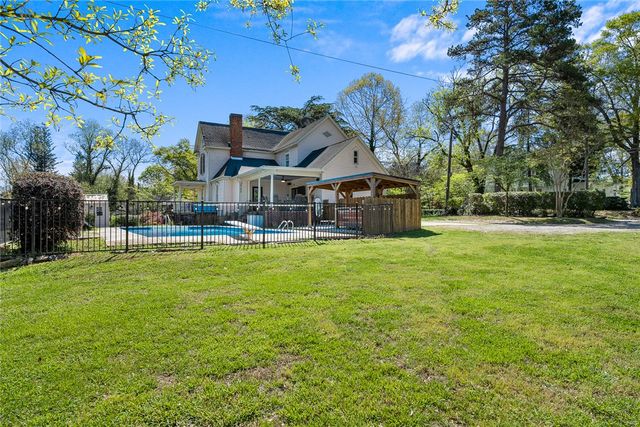 208 S Tugaloo Street, Walhalla, SC 29691
