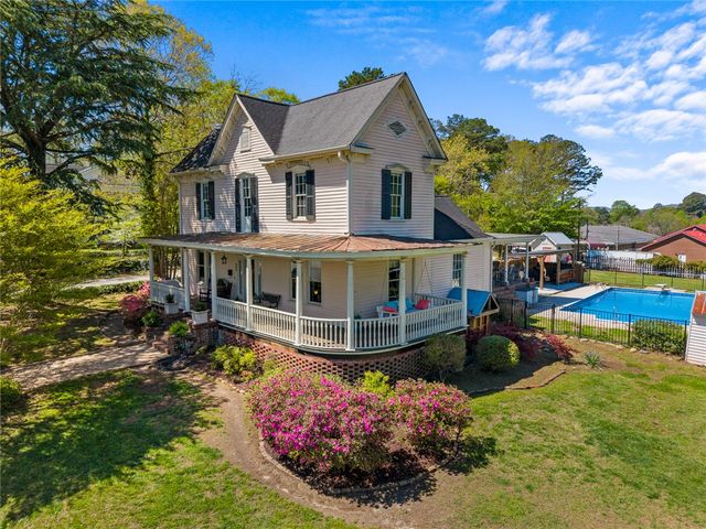 208 S Tugaloo Street, Walhalla, SC 29691