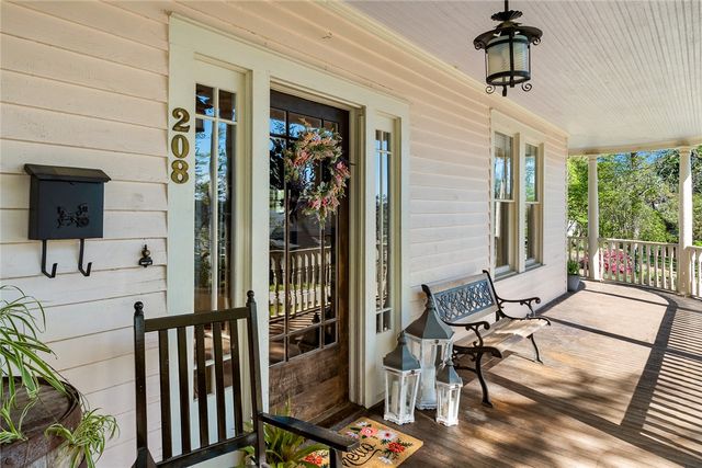 208 S Tugaloo Street, Walhalla, SC 29691