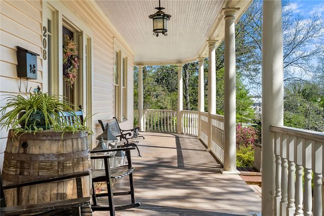 208 S Tugaloo Street, Walhalla, SC 29691