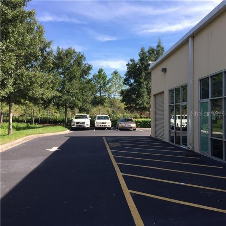 Image 11 of property listing at 6236 KINGSPOINTE PARKWAY 7, Orlando, FL 32819