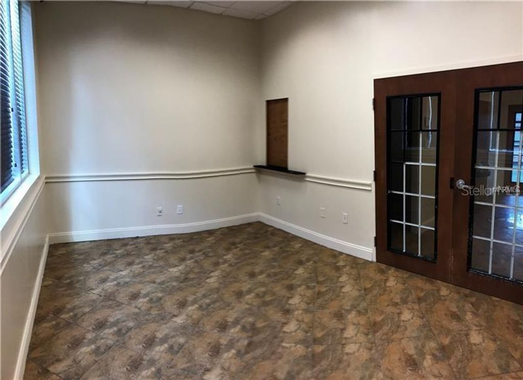 Image 5 of property listing at 6236 KINGSPOINTE PARKWAY 7, Orlando, FL 32819
